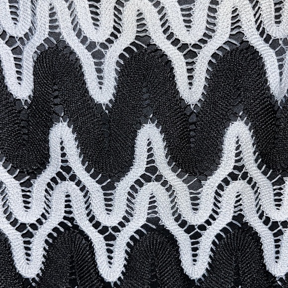 🌸 Roz & Ali black white lace top. Size 3X. - Picture 6 of 6